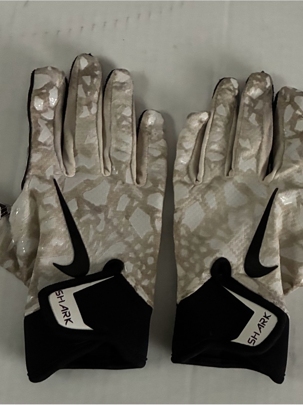 Nike Shark Pattern Gloves in Cream and Black